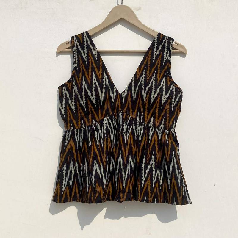 Black-ikat-deep-neck-cut-sleeves-cotton-top-kj0944
