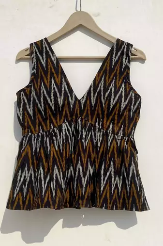 Black-ikat-deep-neck-cut-sleeves-cotton-top-kj0944