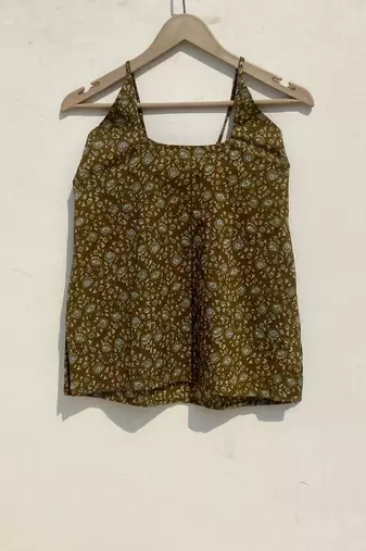 Green-paisley-round-neck-halter-neck-kurti-top-kj10016