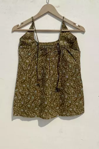 Green-paisley-round-neck-halter-neck-kurti-top-kj10016