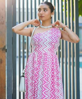 Pink-chevron-one-shoulder-cotton-maxi-dress-1850-ghera10049 3