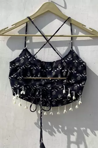 Navratri-black-floral-removable-pads-top-kj10120