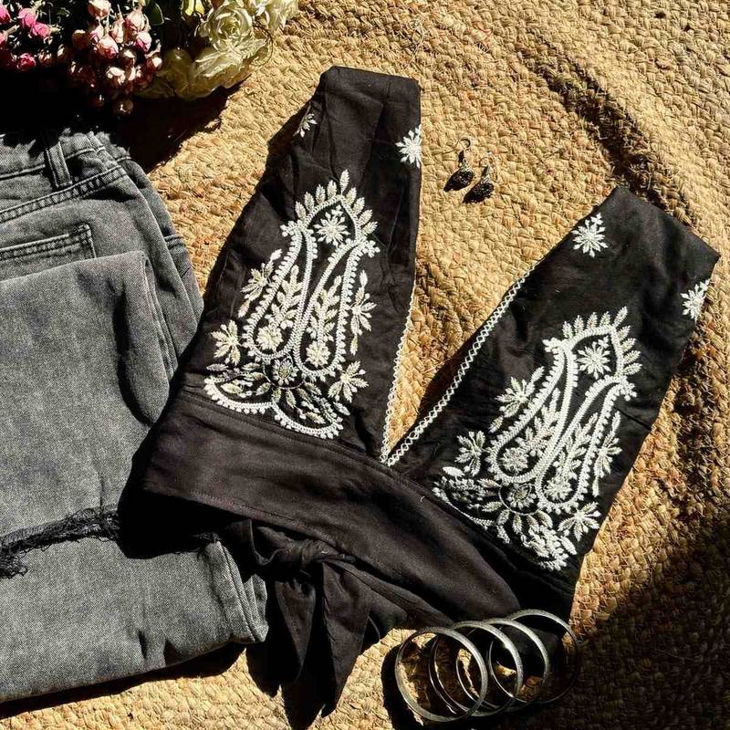 Black-paisley-embroidery-halter-neck-and-back-knot-padded-top-kj10283
