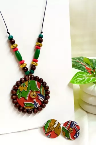Green fabric wooden beads neckset