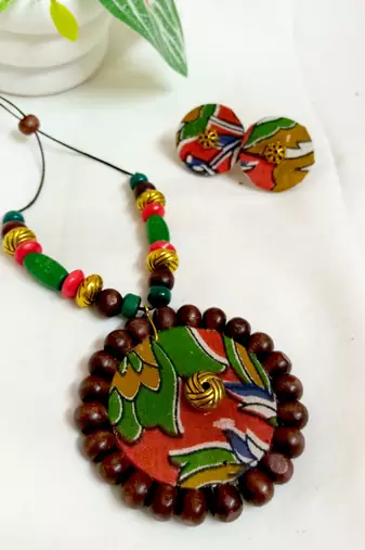 Green fabric wooden beads neckset
