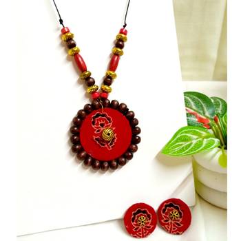 Red fabric wooden beads neckset 1