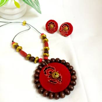 Red fabric wooden beads neckset 2