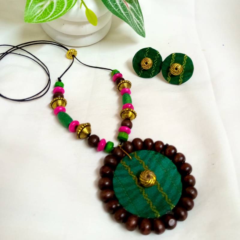 Green fabric wooden beads neckset