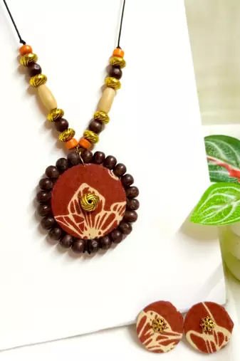 Brown fabric wooden beads neckset