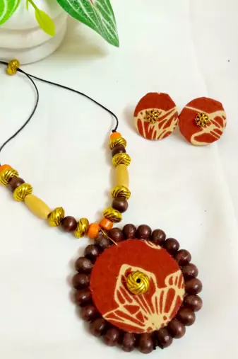 Brown fabric wooden beads neckset