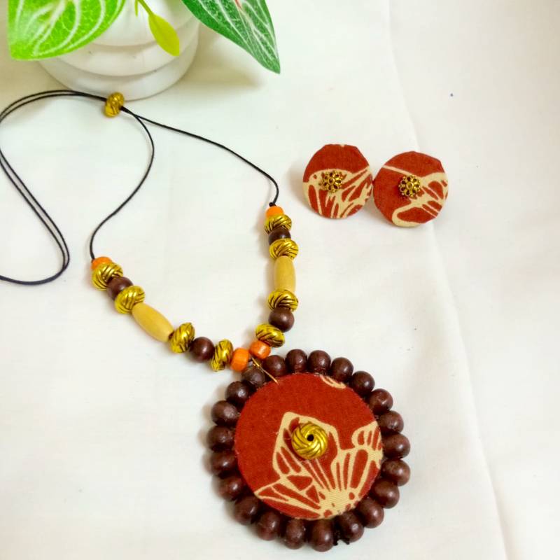 Brown fabric wooden beads neckset