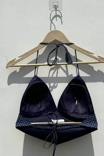Navy-blue-polka-camel-removable-pads-bralette-kj104124
