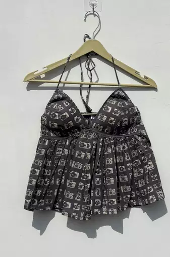 Grey-camera-print-tree-removable-pads-top-kj10432