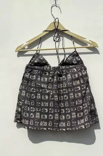Grey-camera-print-tree-removable-pads-top-kj10432