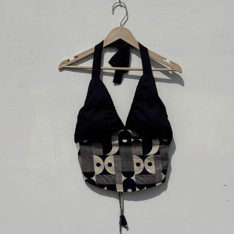 Black-abstract-stuffed-halter-top-kj10433