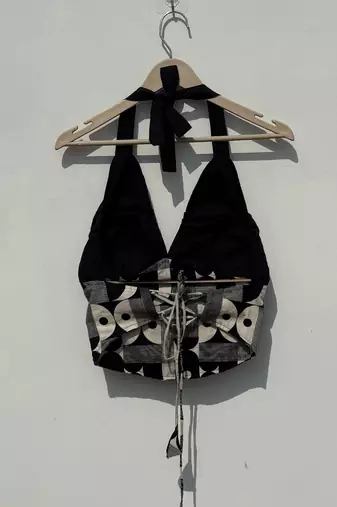 Black-abstract-stuffed-halter-top-kj10433