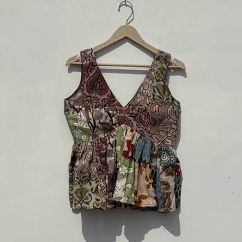 Light-multicolor-ptach-deep-neck-cut-sleeves-removable-pads-top-kj10435 1
