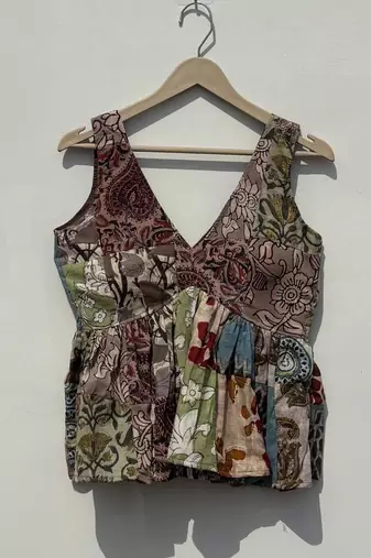 Light-multicolor-ptach-deep-neck-cut-sleeves-removable-pads-top-kj10435