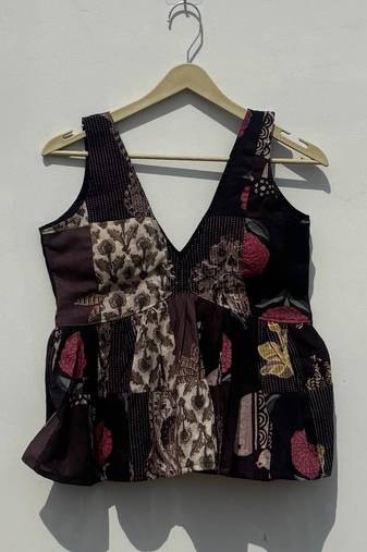 Dark-multicolor-ptach-deep-neck-cut-sleeves-removable-pads-top-kj10436