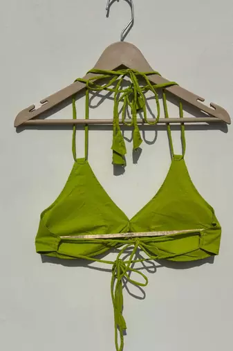 Neon-green-plain-snail-shape-padded-bra-kj10510