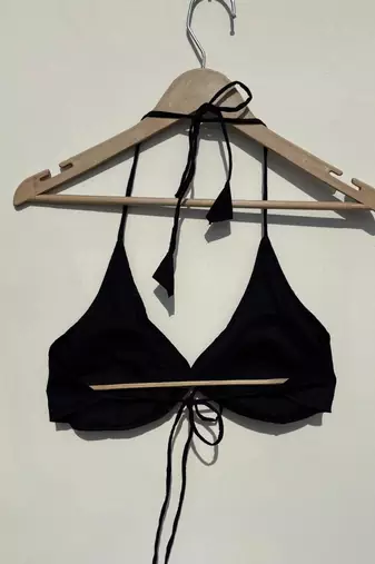 Black-plain-snail-shape-padded-bra-kj10512