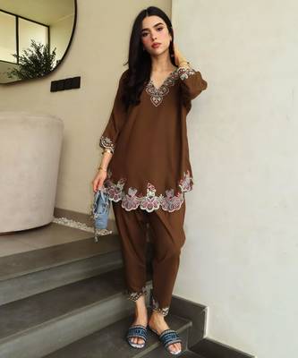 Brown crepe embroidered kurta set 4
