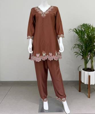 Brown crepe embroidered kurta set 5