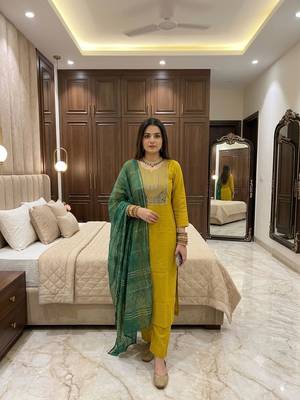 Dark-yellow silk blend embroidered kurta set 4