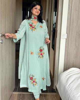 Light-green silk blend embroidered anarkali set 3