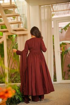 Maroon chanderi printed flared gown set 5