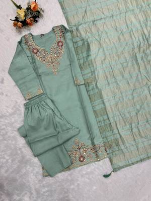 Sea-green silk blend embroidered kurta set 1