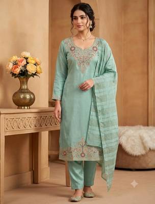 Sea-green silk blend embroidered kurta set 4