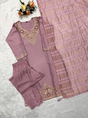 Lavender silk blend embroidered kurta set 2