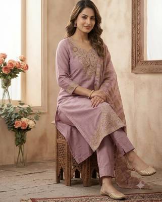 Lavender silk blend embroidered kurta set 3
