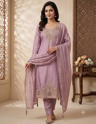 Lavender silk blend embroidered kurta set 4