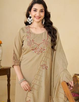 Embroidered cotton kurta with pant & dupatta set for women 3