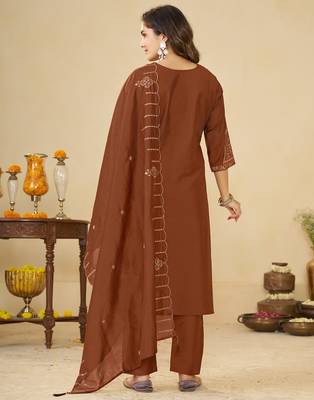 Embroidered cotton kurta with pant & dupatta set for women 2