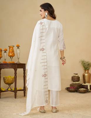 Embroidered cotton kurta with pant & dupatta set for women 2