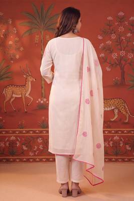 Off-white silk blend embroidered churidar set 4