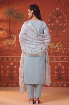 Blue silk blend embroidered churidar set 4