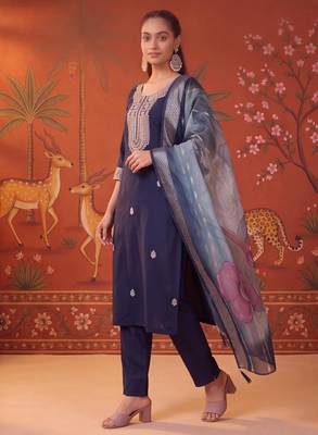 Navy-blue silk blend embroidered churidar set 4