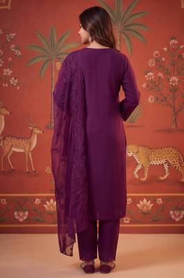 Wine silk blend embroidered churidar set 3