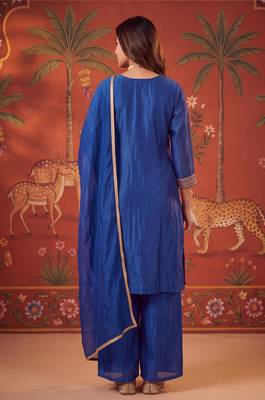 Royal-blue silk blend embroidered churidar set 4