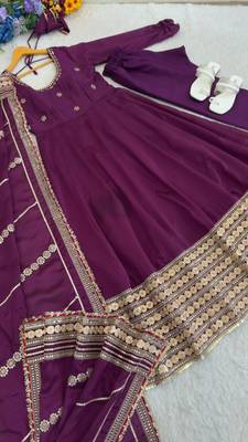 Purple silk blend embroidered flared gown set 2