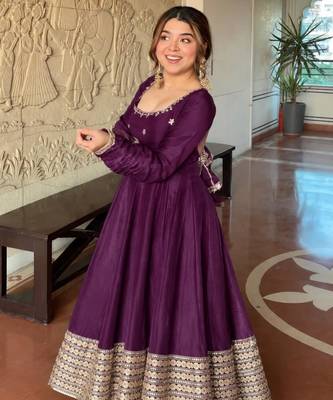 Purple silk blend embroidered flared gown set 3