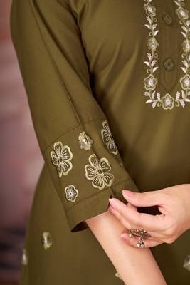 Heavy rayon kurta pant stitched 4