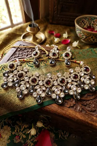 Grey stone kundan choker necklace set