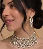 Off-white pearl statement choker set