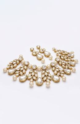 Off-white pearl statement choker set 3