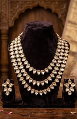 Gold triple strand teardrop kundan necklace set 4